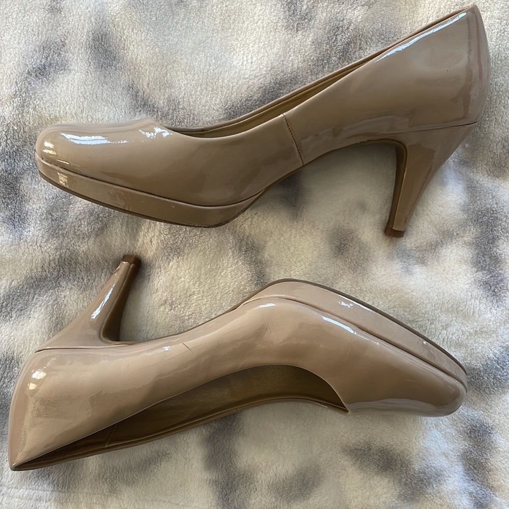 ✨Bandolino Nude Pumps